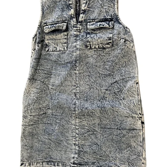 Who What Wear Distressed Denim Midi Dress with Pockets Size Medium - Picture 3 of 13